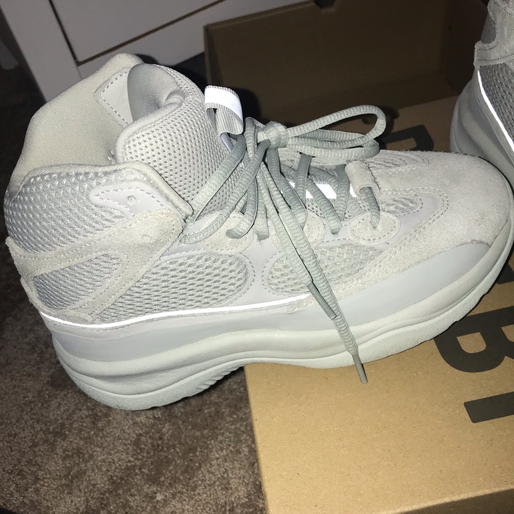 YEEZY desert boots SALT [Yeezy size 5]